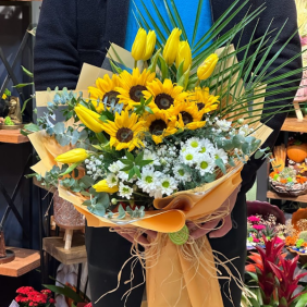  Burdur Çiçek Sun Flower Papatyalar ve Laleler Çiçek Buketi